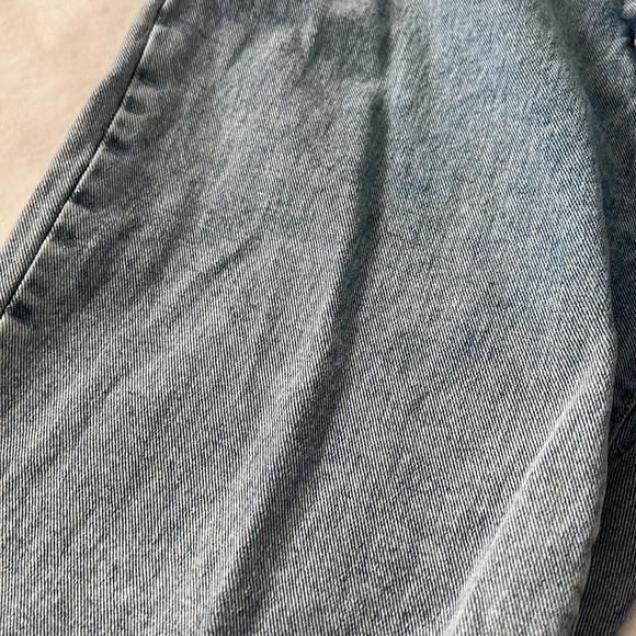 PRETTY LITTLE THING LIGHT BLUE WASH ASYMMETRICAL DENIM JEANS - Picture 4 of 5